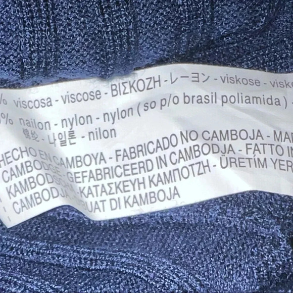 Zara long sleeve crewneck cableknit sweater navy blue, split seam on the sides. - Picture 2 of 8